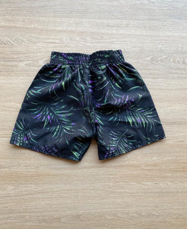 fernandaramoskids com br Bermuda Infantil Masculina Preta Estampada com Folhagens2