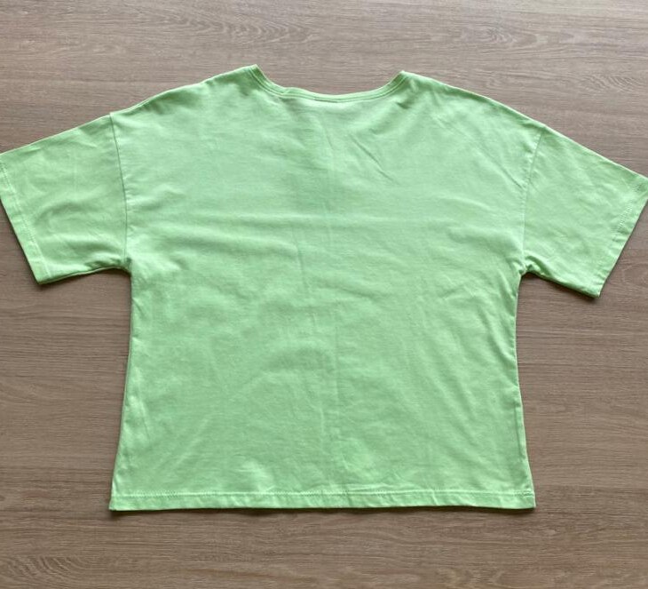 fernandaramoskids com br Blusa Cropped Feminina Infantil Manga Curta Verde com Detalhe de Flor2