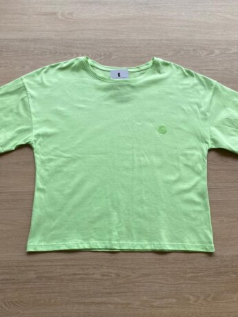 Blusa Cropped Feminina Infantil Manga Curta Verde com Detalhe de Flor Fernanda Ramos Kids