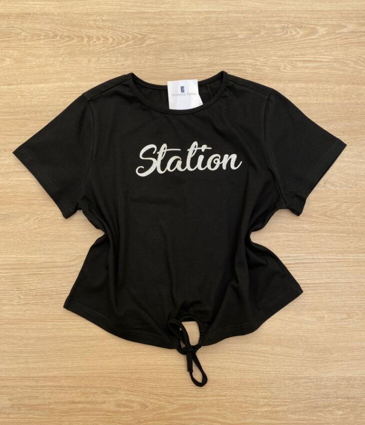Blusa Cropped Infantil Feminino Manga Curta Station com Amarração Preto Fernanda Ramos Kids