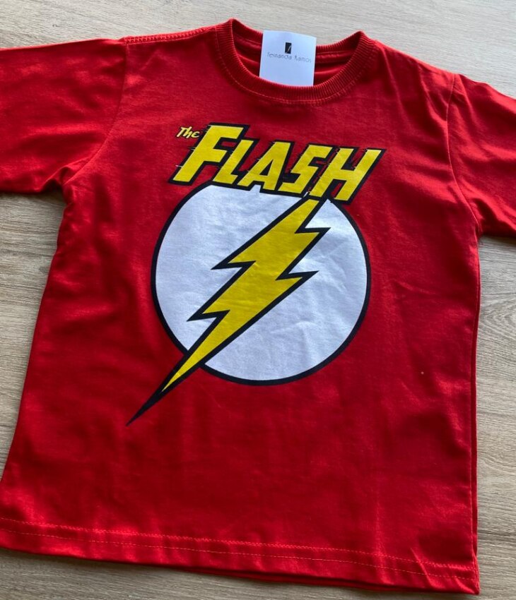 fernandaramoskids com br Camiseta Infantil Masculina Vermelha com Estampa em Amarelo2