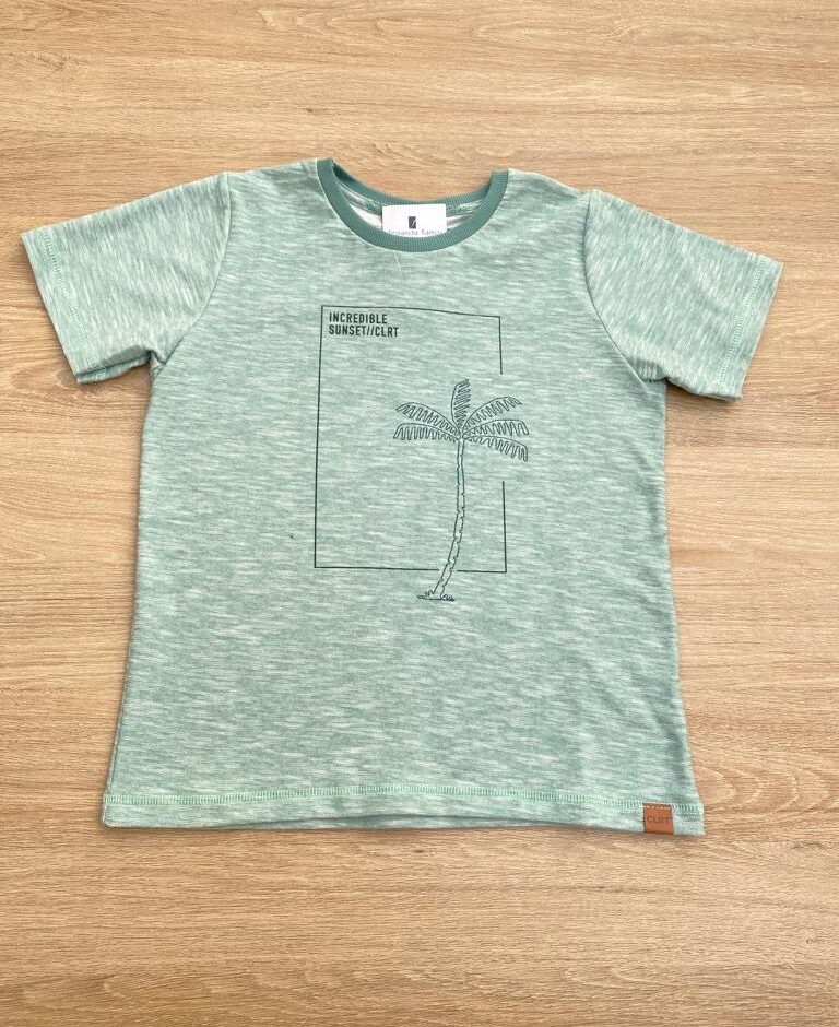 Camiseta Masculina Infantil Verde Água com Estampa de Coqueiro Fernanda Ramos Kids