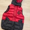 fernandaramoskids com br Colete Infantil Masculino Touca Removível Vermelho com Detalhes Preto1