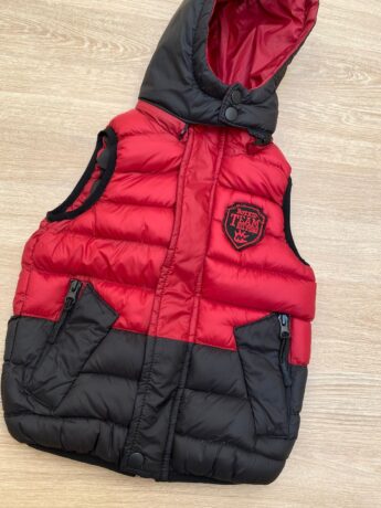 fernandaramoskids com br Colete Infantil Masculino Touca Removível Vermelho com Detalhes Preto1