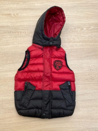 Colete Infantil Masculino Touca Removível Vermelho com Detalhes Preto Fernanda Ramos Kids