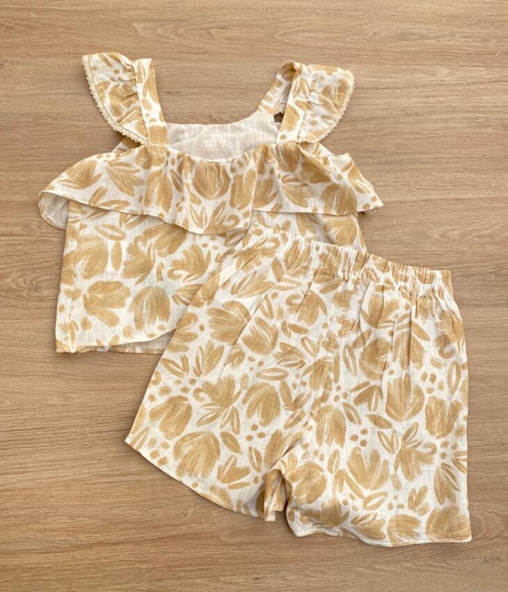 fernandaramoskids com br Conjunto Feminino Infantil Cropped e Short Estampado Bege3