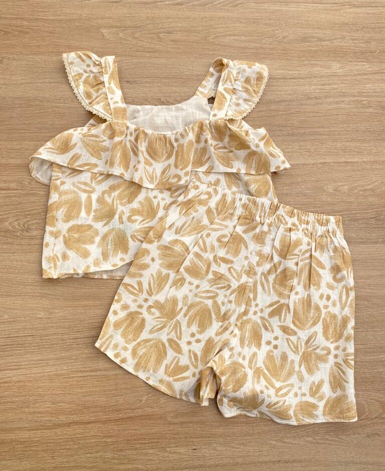 fernandaramoskids com br Conjunto Feminino Infantil Cropped e Short Estampado Bege3