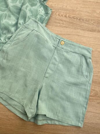 fernandaramoskids com br Conjunto Feminino Infantil Cropped Estampado e Short Verde com Bolsos1