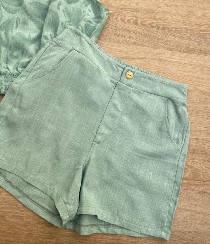 fernandaramoskids com br Conjunto Feminino Infantil Cropped Estampado e Short Verde com Bolsos1