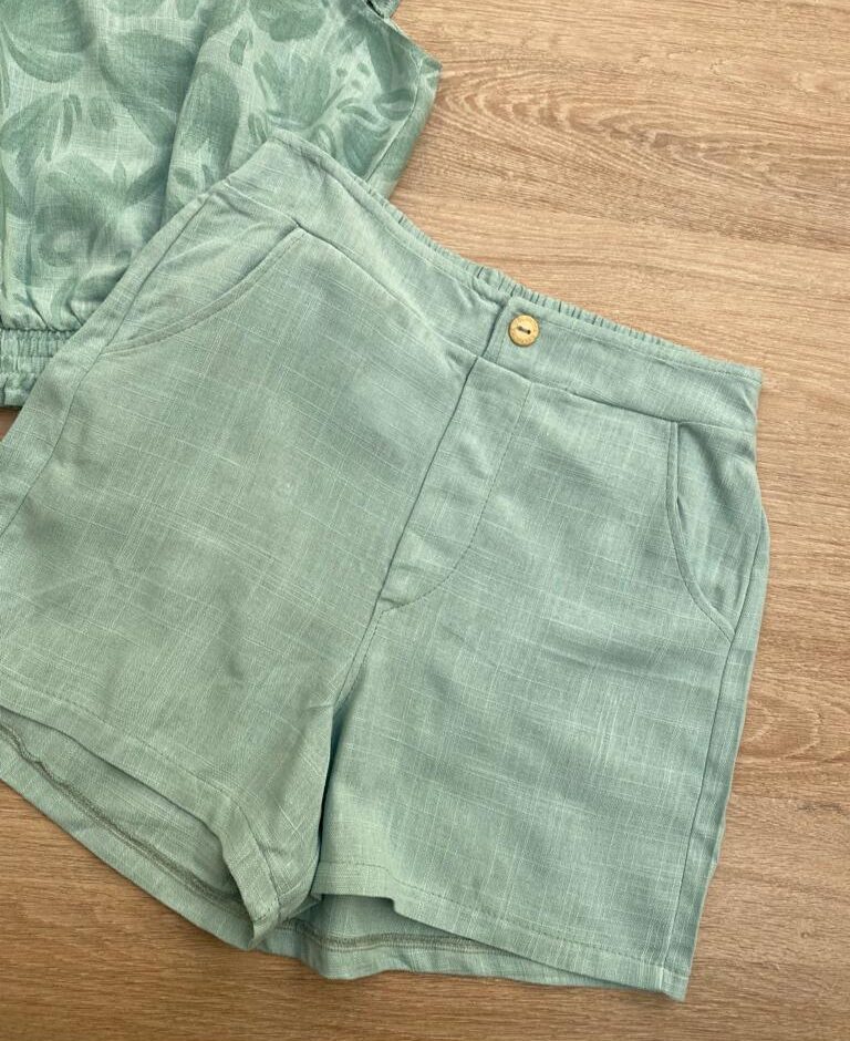 fernandaramoskids com br Conjunto Feminino Infantil Cropped Estampado e Short Verde com Bolsos1