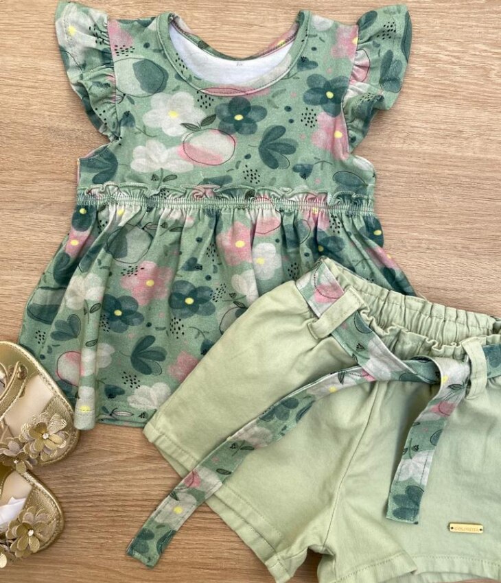 fernandaramoskids com br Conjunto Infantil Feminino Blusa Manga Curta Estampada e Short Verde com Amarração2