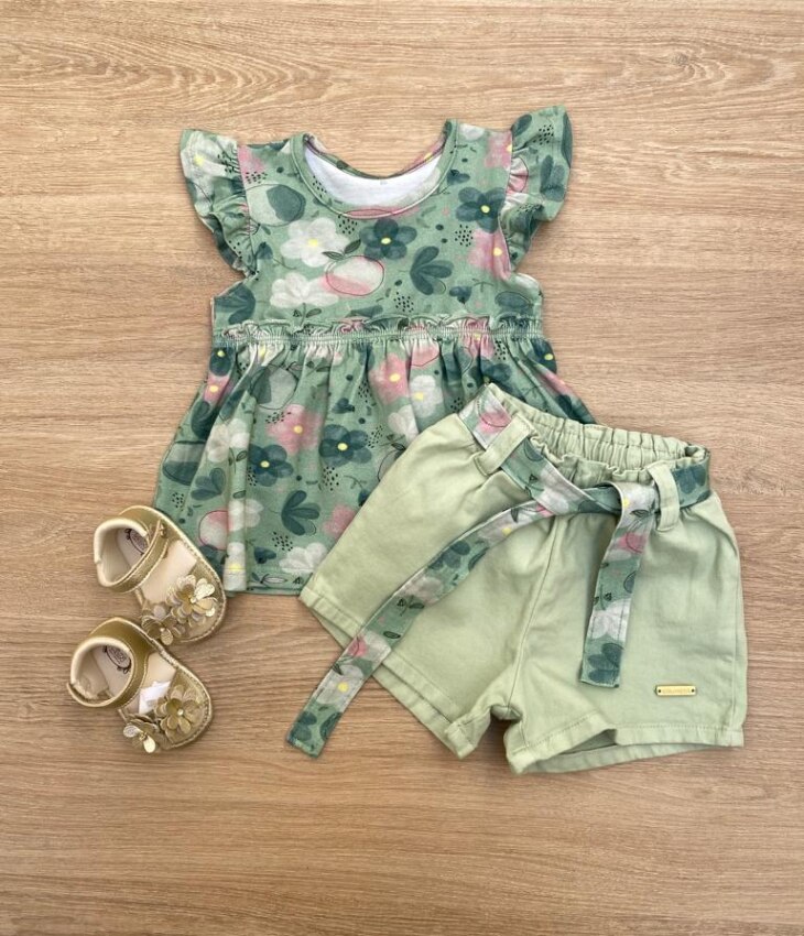 Conjunto Infantil Feminino Blusa Manga Curta Estampada e Short Verde com Amarração Fernanda Ramos Kids