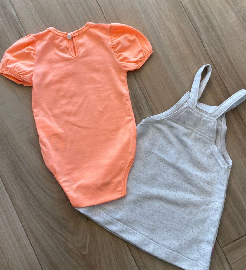 fernandaramoskids com br Conjunto Infantil Feminino Body Laranja Flúor e Salopete Estampada2