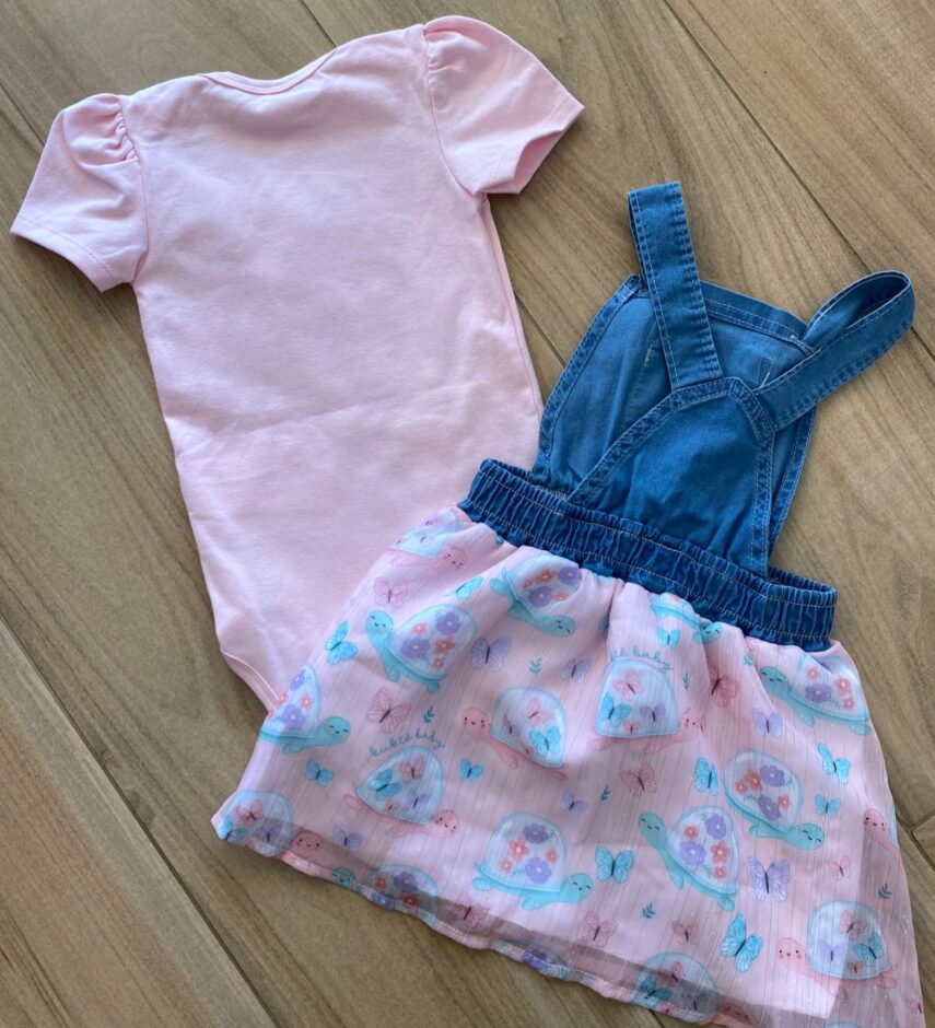 fernandaramoskids com br Conjunto Infantil Feminino Body Rosa e Salopete Estampada4