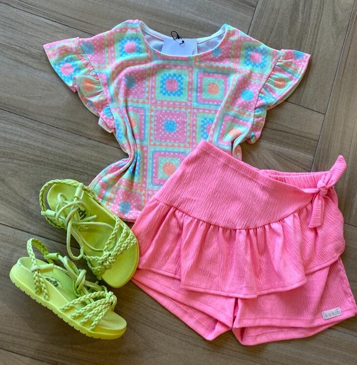 Conjunto Infantil Feminino Estampado e Pink Flúor Cropped e Short Fernanda Ramos Kids
