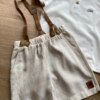 fernandaramoskids com br Conjunto Infantil Masculino Camiseta Polo Off White e Bermuda Cru com Suspensório1