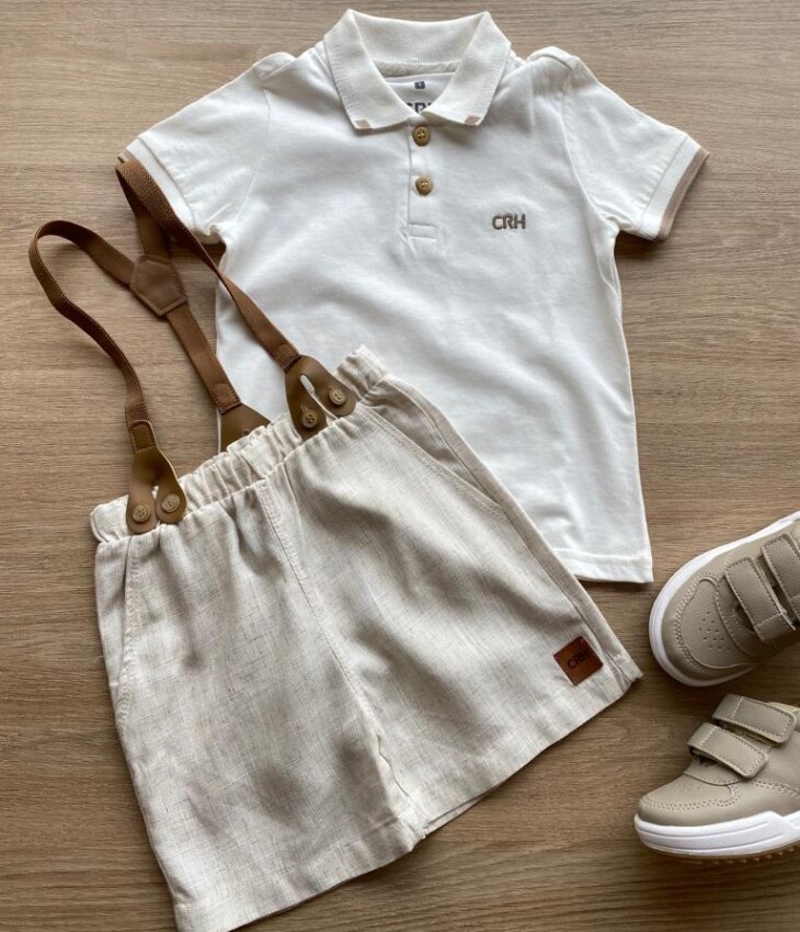Conjunto Infantil Masculino Camiseta Polo Off White e Bermuda Cru com Suspensório Fernanda Ramos Kids