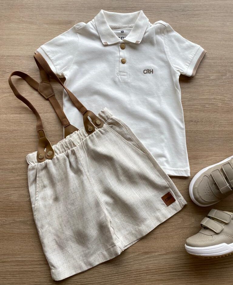 Conjunto Infantil Masculino Camiseta Polo Off White e Bermuda Cru com Suspensório Fernanda Ramos Kids