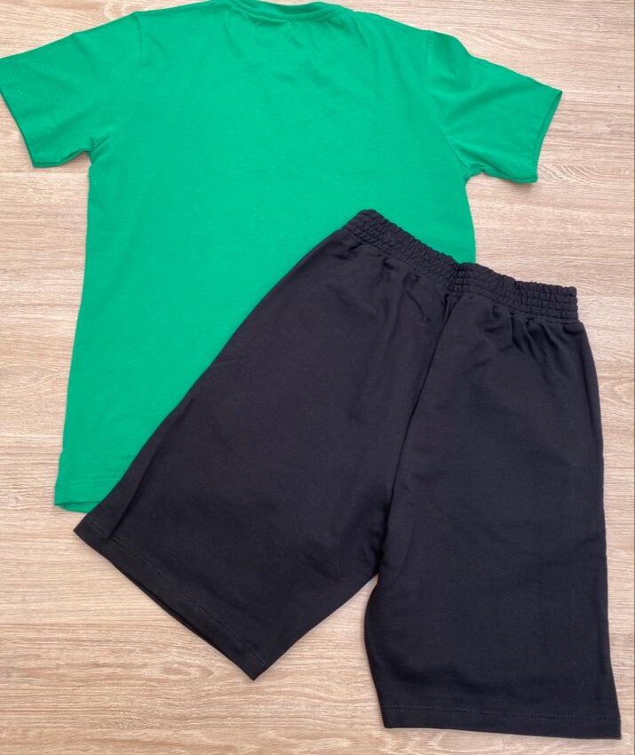fernandaramosstore com br Conjunto Infantil Masculino Camiseta Verde e Bermuda Preta4