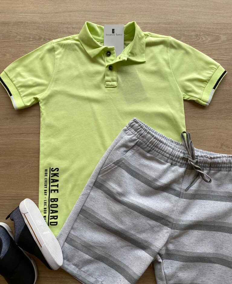 fernandaramoskids com br Conjunto Masculino Infantil Camisa Polo Verde e Bermuda Listrada Cinza1