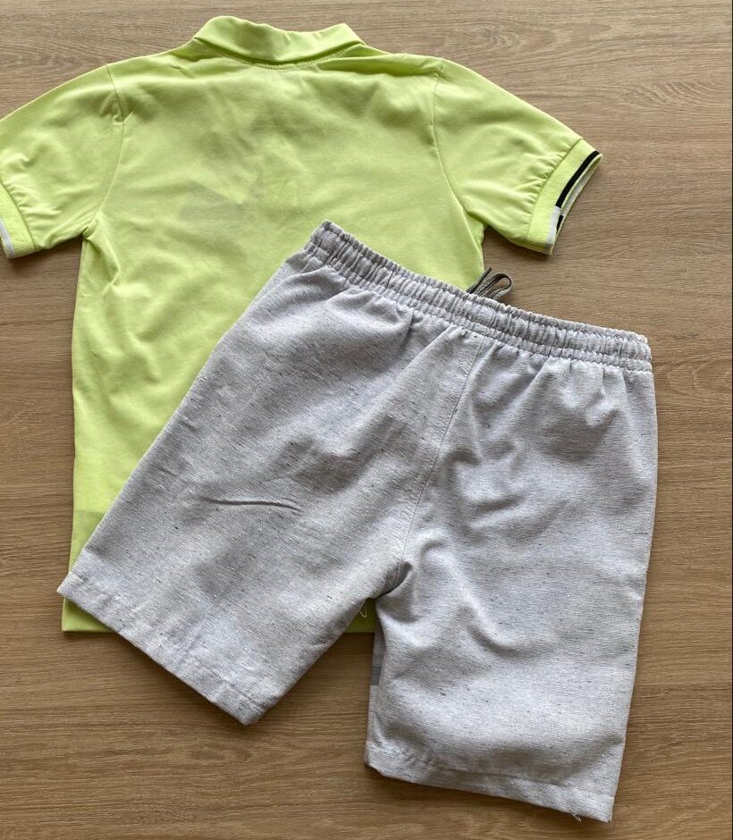 fernandaramoskids com br Conjunto Masculino Infantil Camisa Polo Verde e Bermuda Listrada Cinza2