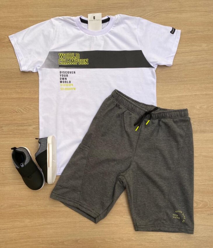 Conjunto Masculino Infantil Camiseta Branca World e Bermuda Cinza Listrada Fernanda Ramos Kids