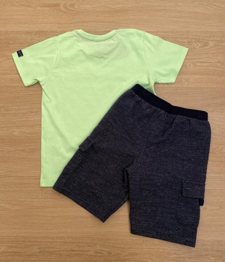 fernandaramoskids com br Conjunto Masculino Infantil Camiseta Verde Future e Bermuda Azul Marinho4