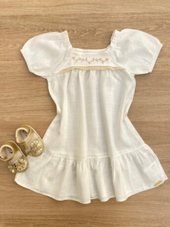 Vestido Infantil Feminino Branco com Manga Princesa e Detalhe de Flor Fernanda Ramos Kids