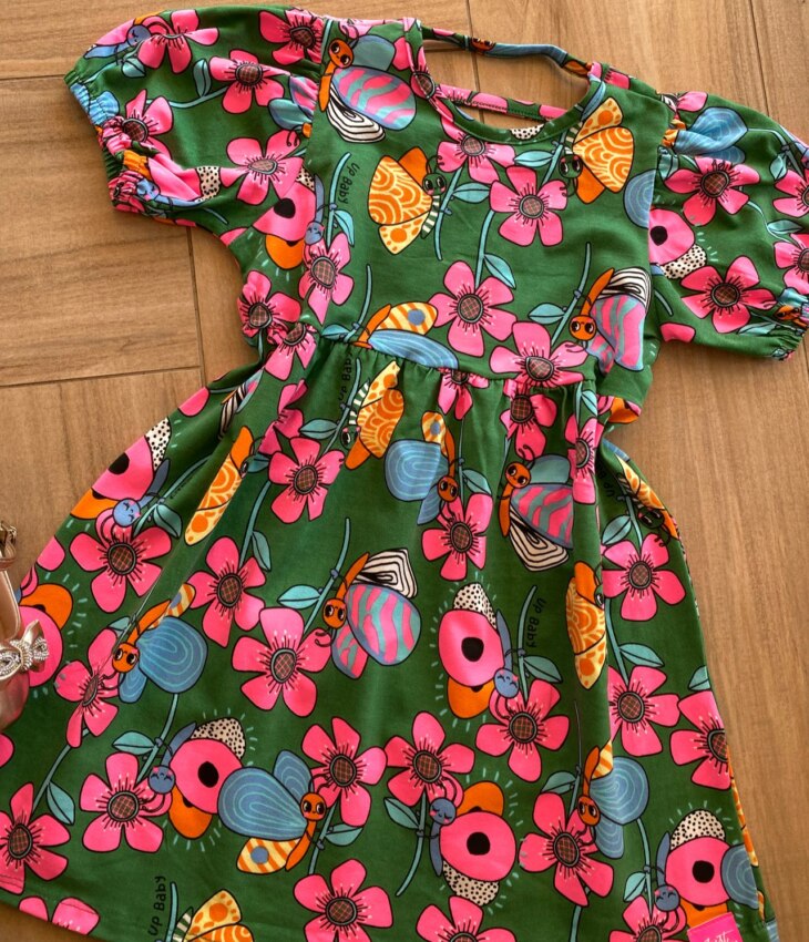 fernandaramoskids com br Vestido Infantil Feminino Manga Curta Estampado com Fundo Verde1