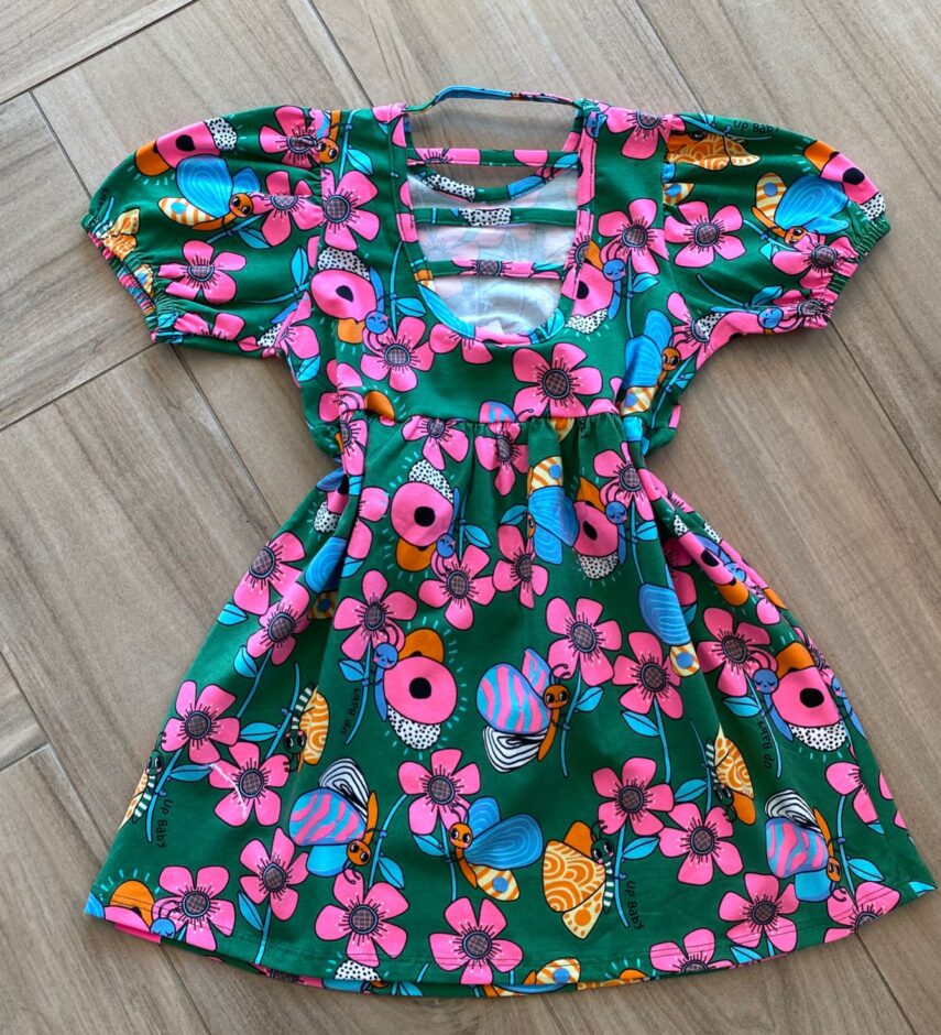 fernandaramoskids com br Vestido Infantil Feminino Manga Curta Estampado com Fundo Verde2