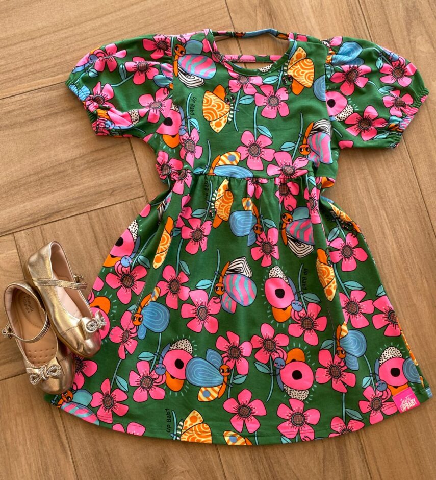 Vestido Infantil Feminino Manga Curta Estampado com Fundo Verde Fernanda Ramos Kids