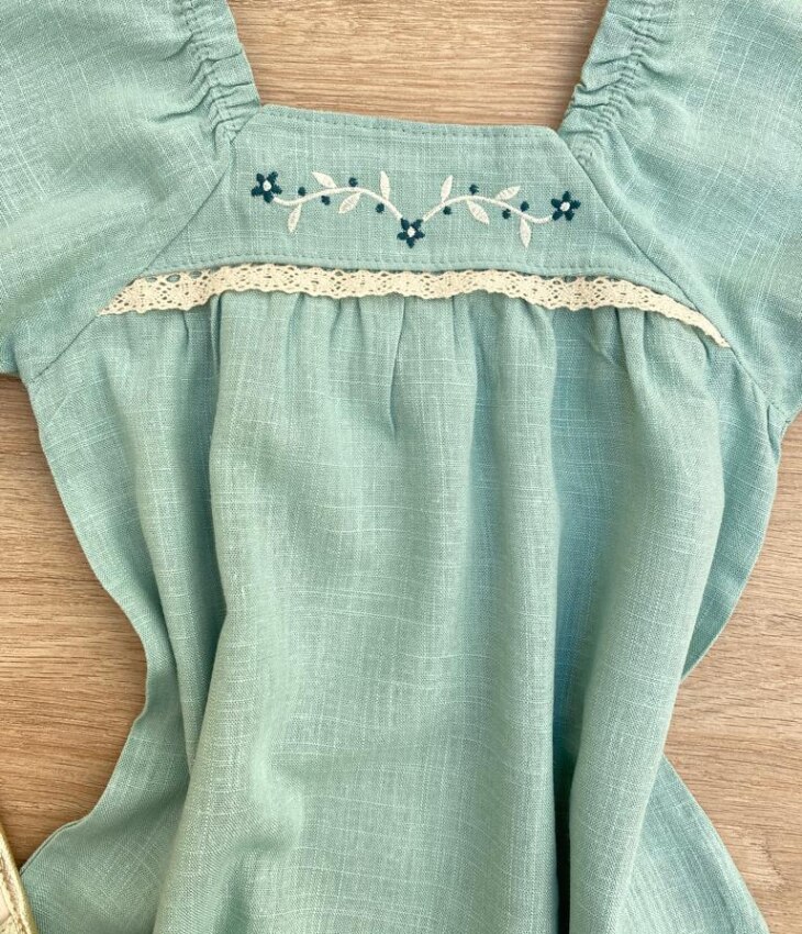 fernandaramoskids com br Vestido Infantil Feminino Verde Água com Manga Princesa e Detalhe de Flor1