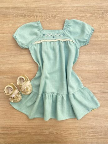 Vestido Infantil Feminino Verde Água com Manga Princesa e Detalhe de Flor Fernanda Ramos Kids