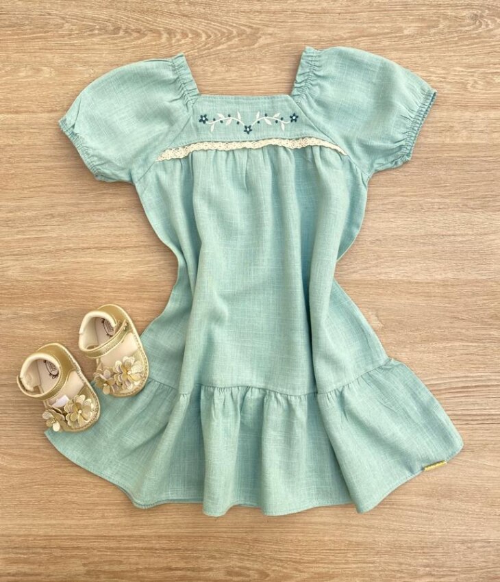 Vestido Infantil Feminino Verde Água com Manga Princesa e Detalhe de Flor Fernanda Ramos Kids
