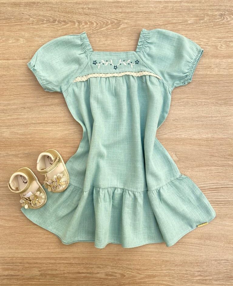 Vestido Infantil Feminino Verde Água com Manga Princesa e Detalhe de Flor Fernanda Ramos Kids
