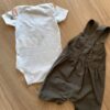 Conjunto Infantil Masculino Body Dinossauros e Jardineira Verde Militar da Fernanda Ramos Kids da Fernanda Ramos Kids