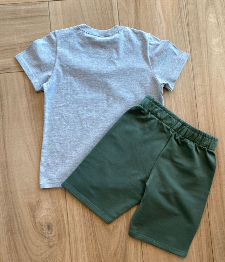 fernandaramoskids com br Conjunto Infantil Masculino Camiseta Summer e Bermuda Verde Militar3