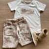 Conjunto Masculino Infantil Camiseta Off White e Bermuda Estampada Fernanda Ramos Kids
