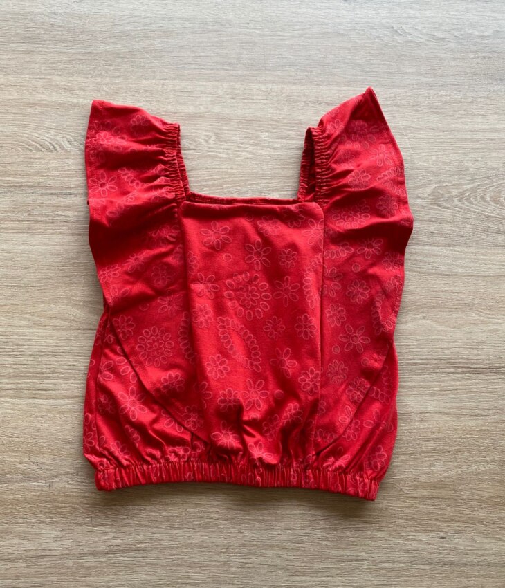 Blusa Cropped com Detalhe de Babado Estampada Fundo Vermelho Fernanda Ramos Kids