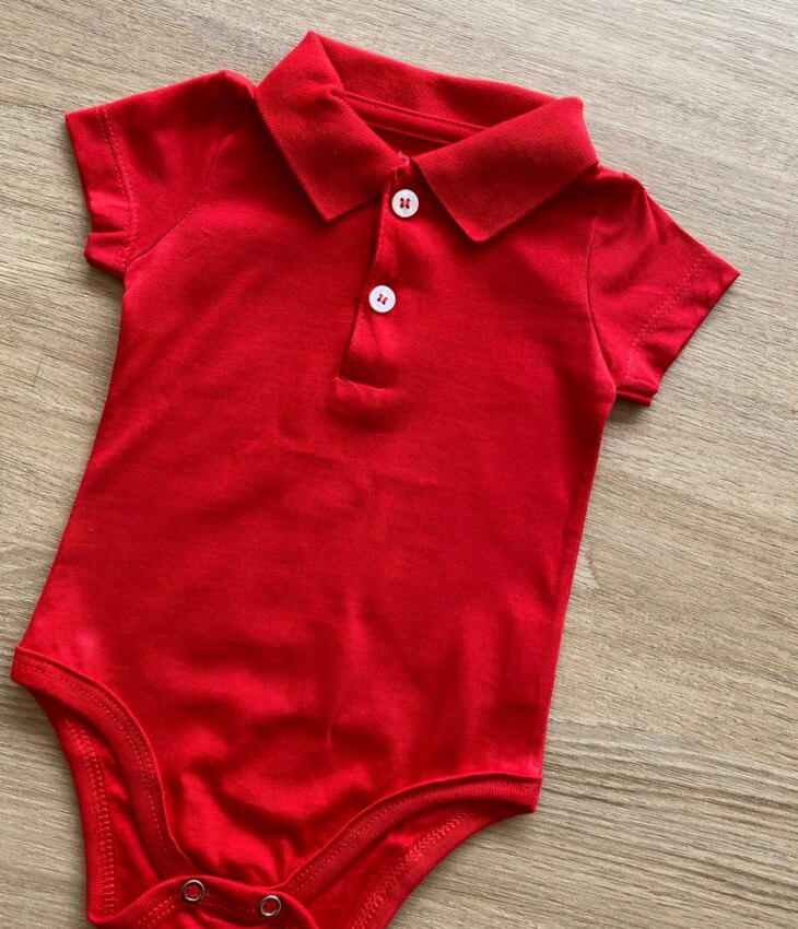 fernandaramoskids com br Body Infantil Manga Curta Gola Polo Vermelho1