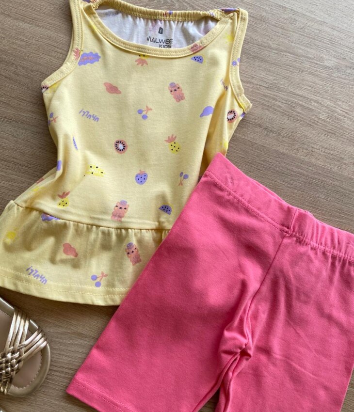fernandaramoskids com br Conjunto Infantil Feminino Blusa Amarela Frutinhas e Bermuda Rosa1