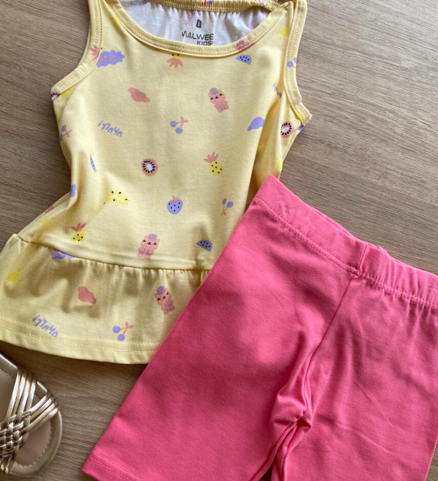fernandaramoskids com br Conjunto Infantil Feminino Blusa Amarela Frutinhas e Bermuda Rosa1