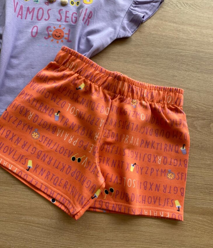 fernandaramoskids com br Conjunto Infantil Feminino Blusa Lilás e Short Salmão Estampado2