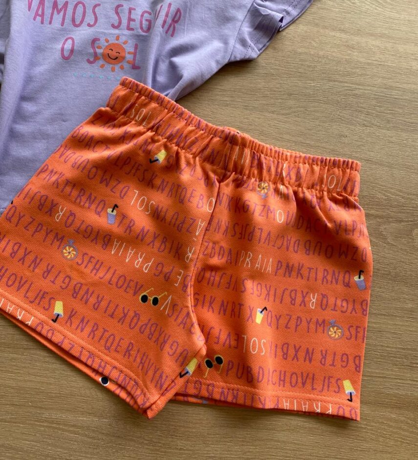 fernandaramoskids com br Conjunto Infantil Feminino Blusa Lilás e Short Salmão Estampado2