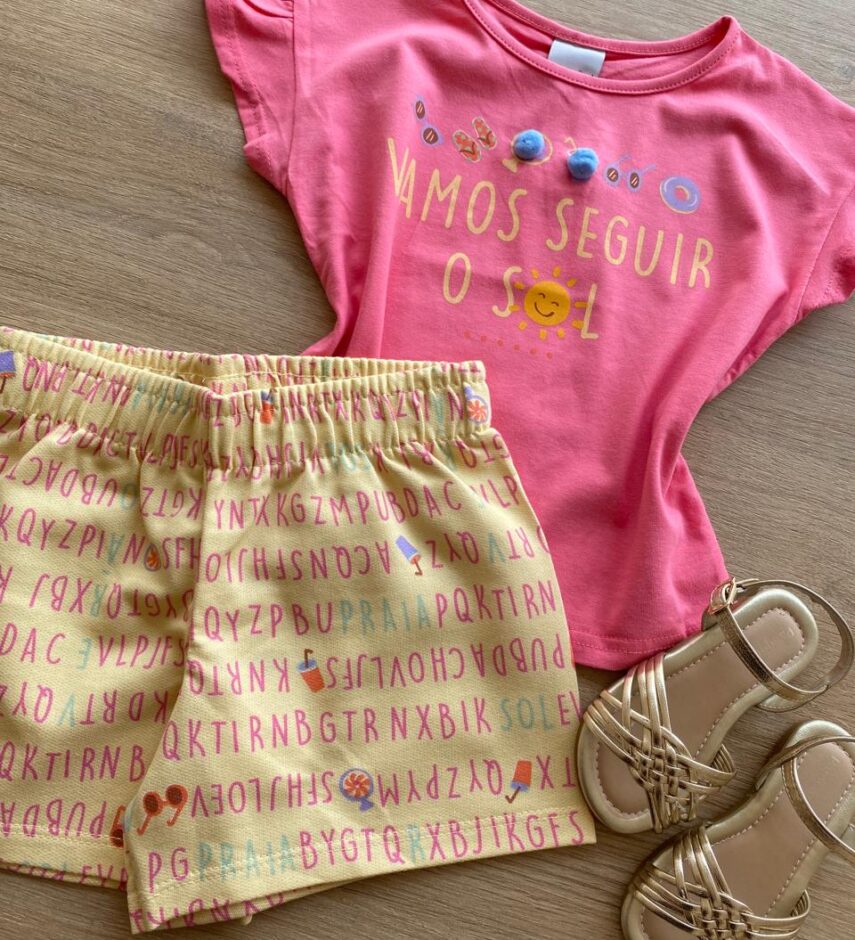 fernandaramoskids com br Conjunto Infantil Feminino Blusa Rosa com Pompom e Short Estampado1