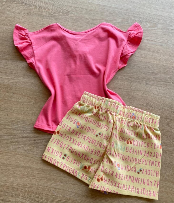 fernandaramoskids com br Conjunto Infantil Feminino Blusa Rosa com Pompom e Short Estampado2