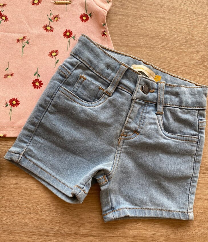 fernandaramoskids com br Conjunto Infantil Feminino Blusa Salmão Estampada e Short Jeans2