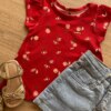 fernandaramoskids com br Conjunto Infantil Feminino Blusa Vermelha Estampada e Short Jeans1