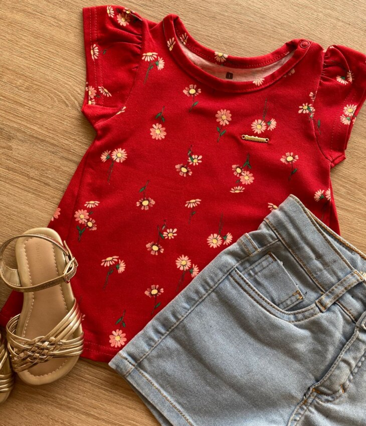 fernandaramoskids com br Conjunto Infantil Feminino Blusa Vermelha Estampada e Short Jeans1