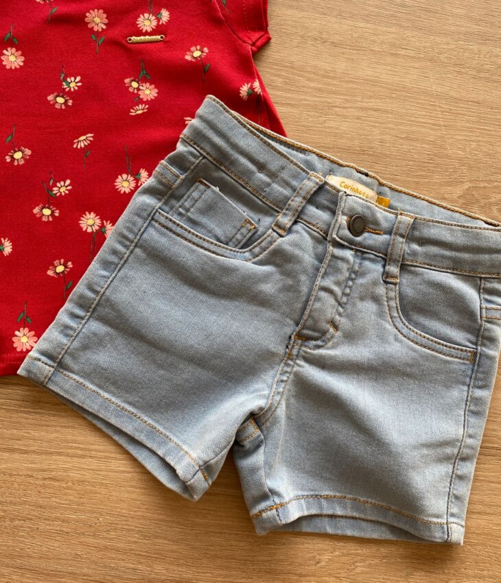 fernandaramoskids com br Conjunto Infantil Feminino Blusa Vermelha Estampada e Short Jeans2